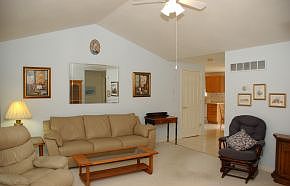 4th image of 40 Westchester Ct