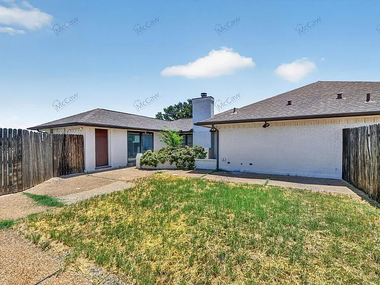4900 Ledgestone Dr — Photo 28
