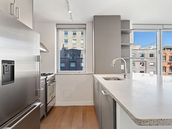 3rd image of 200 E 11th St Ph 03
