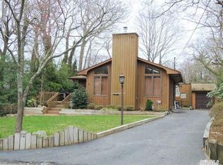 12 Corona Rd, Rocky Point, NY 11778