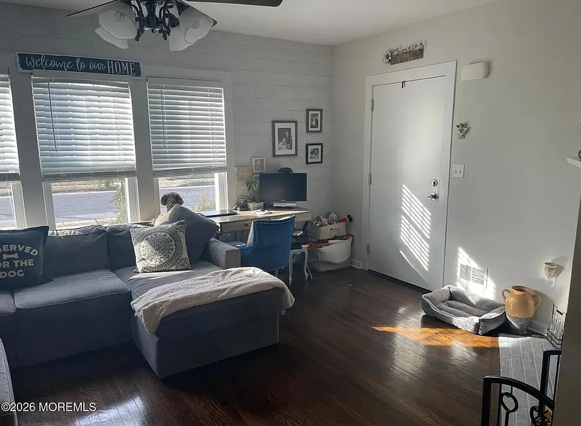 3 bed, 2124 sqft, $3,950 — Photo 4