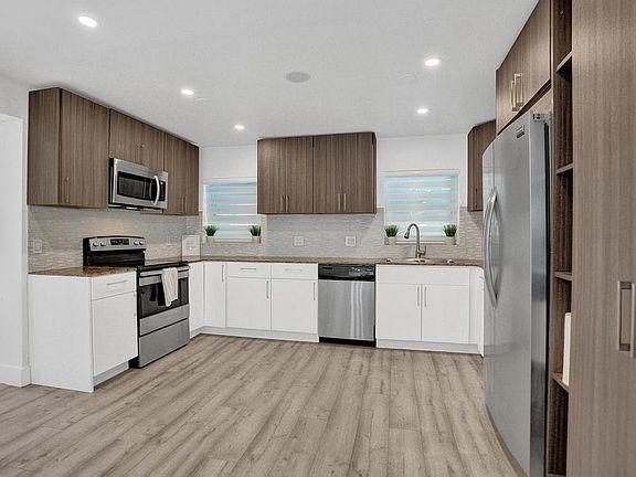 4th image of 3291 SW 44th Street