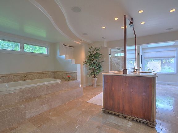 3rd image of 1015 Cottonwood Pl NW