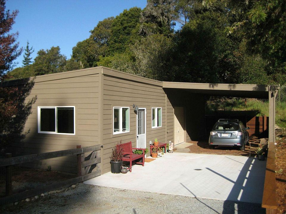 Country Cottage w/Carport