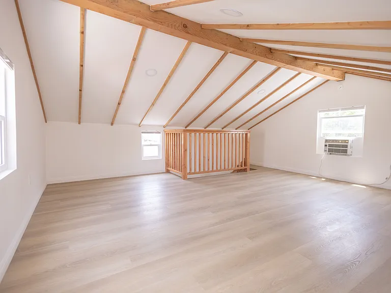 446 S La Peer Dr — Photo 34