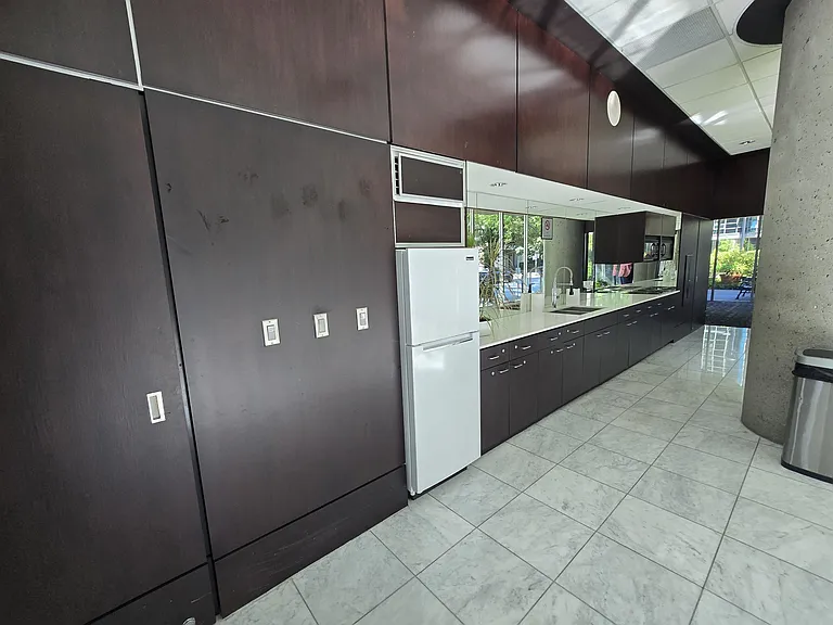 588 Broughton St #1705 — Photo 30