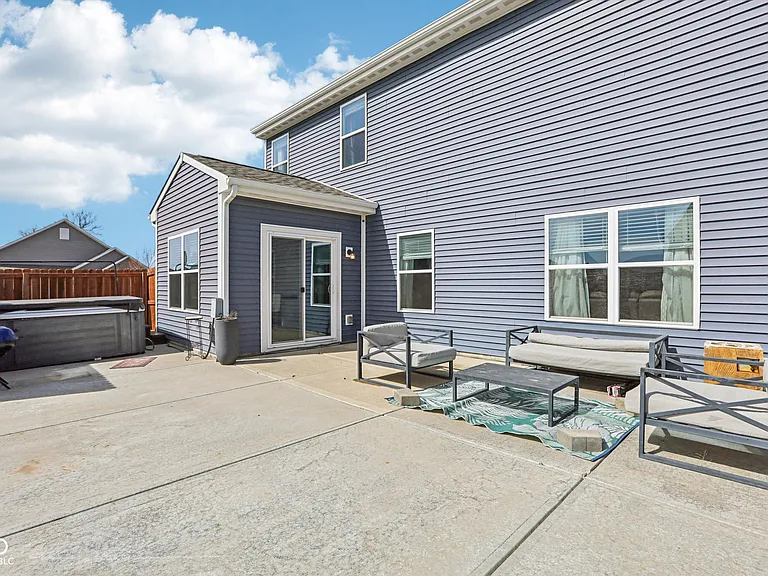 6673 Laurelwood Dr — Photo 46