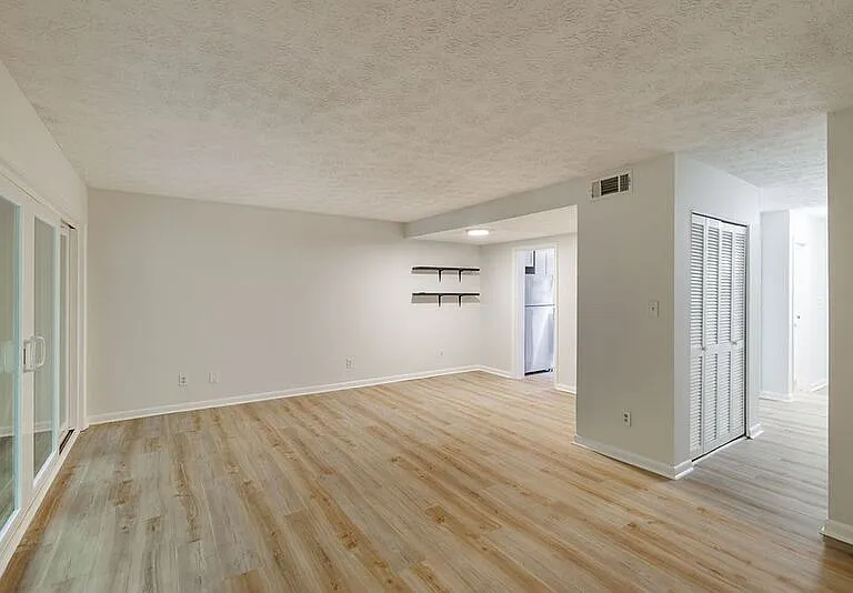 134 Fernbanks Ct — Photo 11
