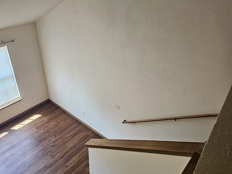 704 Glenstone Dr — Photo 12