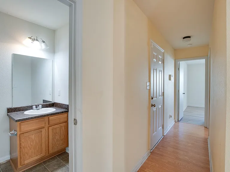 198 Cloverbrook Dr — Photo 13