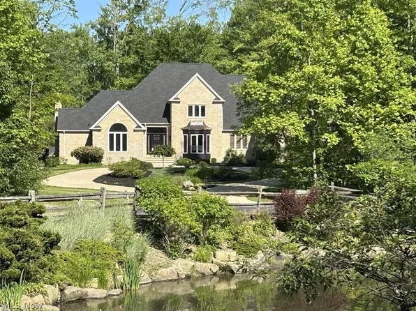 8215 Eagle Ridge Dr, Painesville, OH 44077