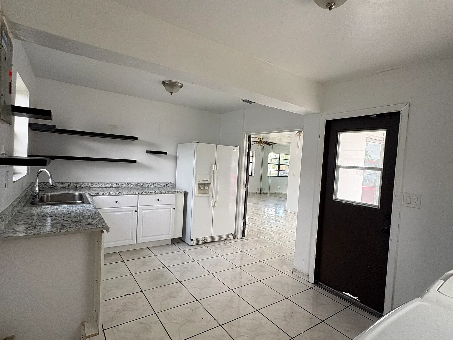 4 bed, 1225 sqft, $3,200 — Photo 3