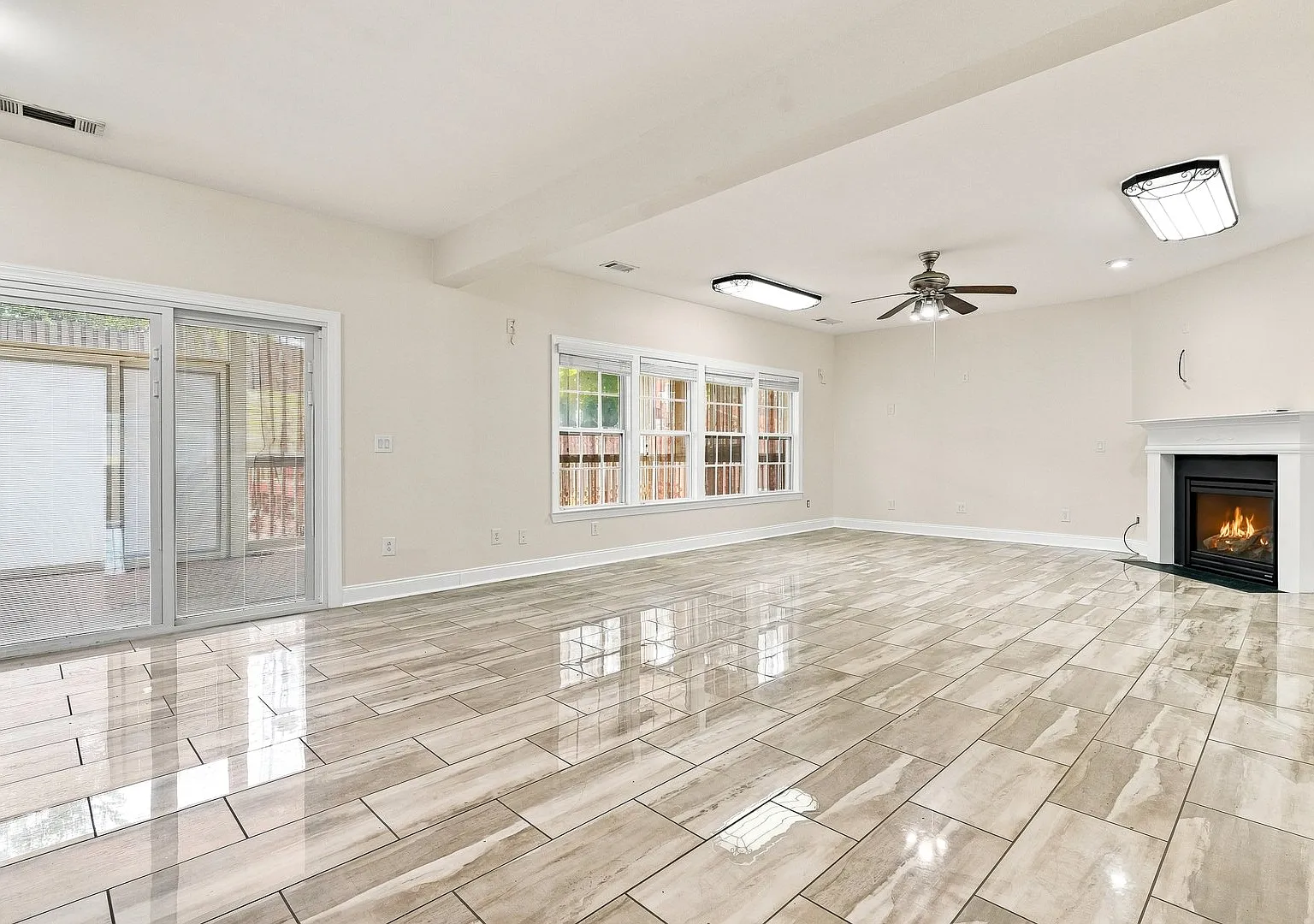 5 bed, 3358 sqft, $3,100 — Photo 4