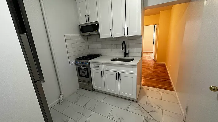 Rented by HOLTON REAL ESTATE INC. | media 2