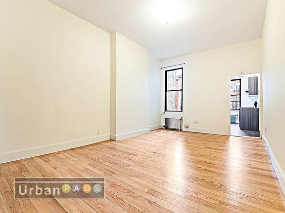 3rd image of 823 Hancock St APT 1A