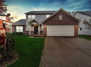 10550 Greenway Dr, Fishers, IN 46037