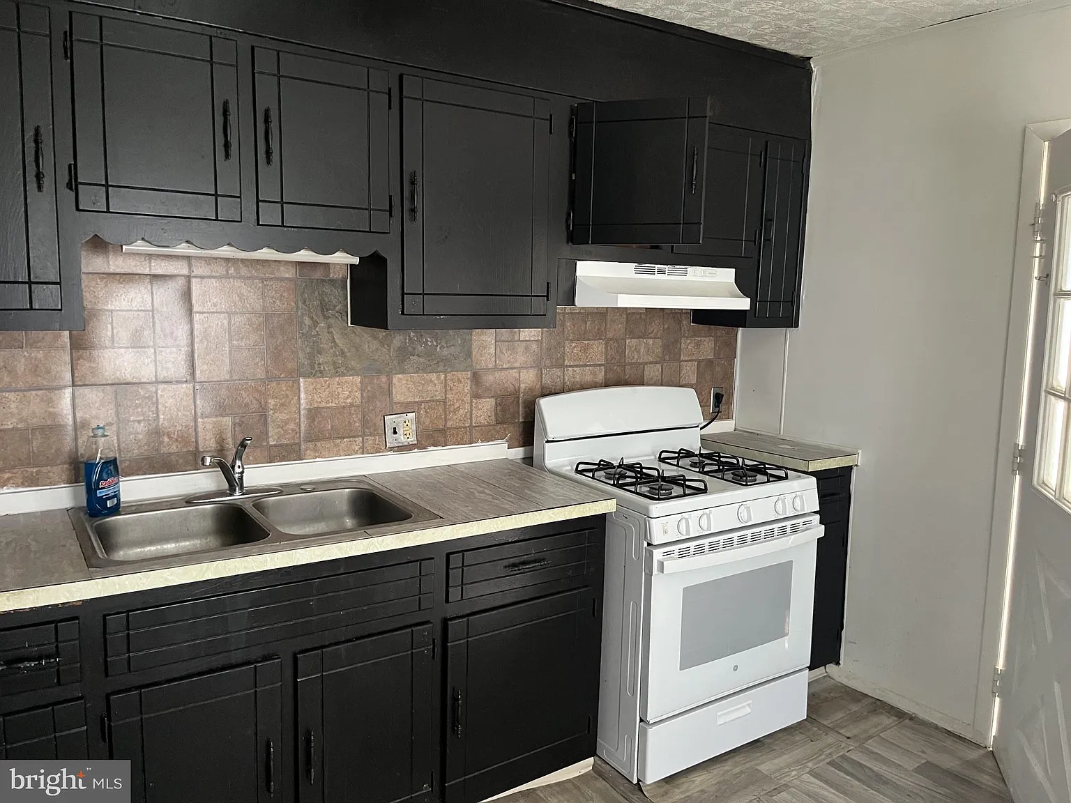 4 bed, 2.0 bath, 1520 sqft, $2,900 — Photo 3