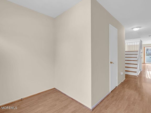 5th image of 633 Randall Way