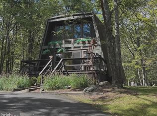 197 Timber Hill Rd, Henryville, PA 18332