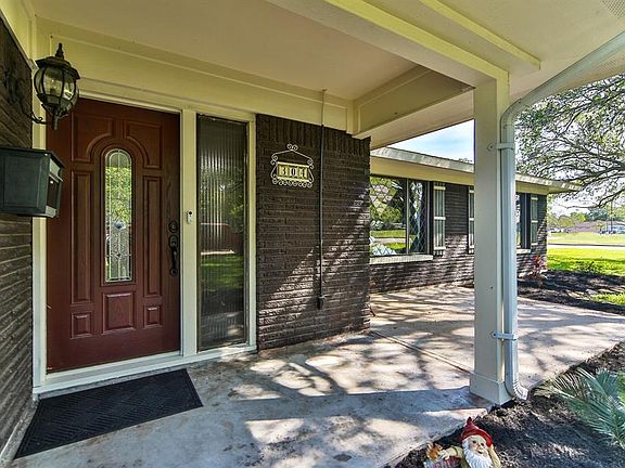 3rd image of 304 Hillje St