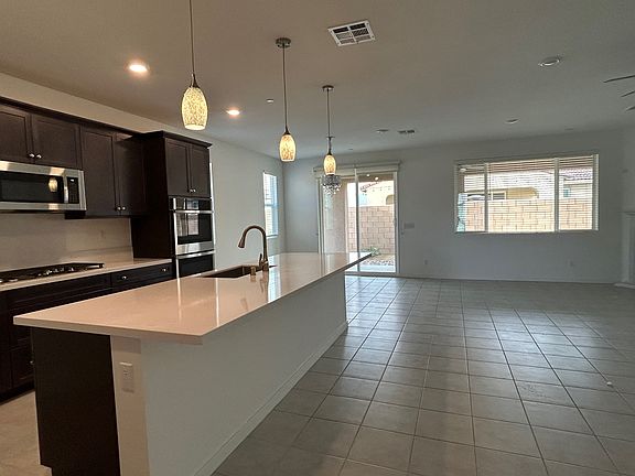 4th image of 40082 Catania Ct