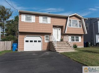 562 Chain O Hills Rd, Colonia, NJ 07067