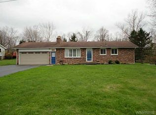 6434 Willow Dr, Hamburg, NY 14075