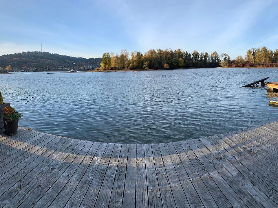 Front deck with 270 degree views of the calm river.