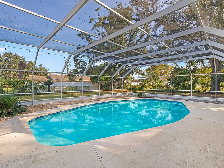 608 Overhill Dr — Photo 21
