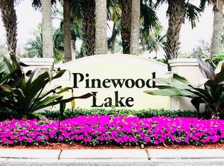 1136 Pinewood Lake Ct, Greenacres, FL 33415