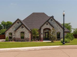 8220 Saint Johns Dr, Midlothian, TX 76065