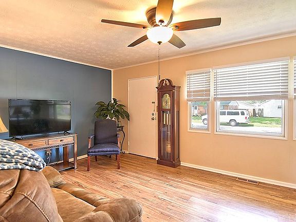 3rd image of 2792 Fields Ave