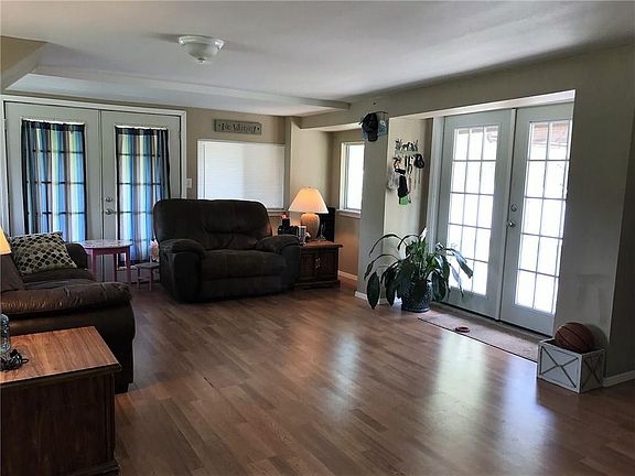 4th image of 157 Carmel Dr