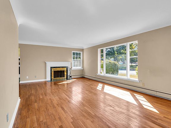 2nd image of 1302 Elmwood Ave