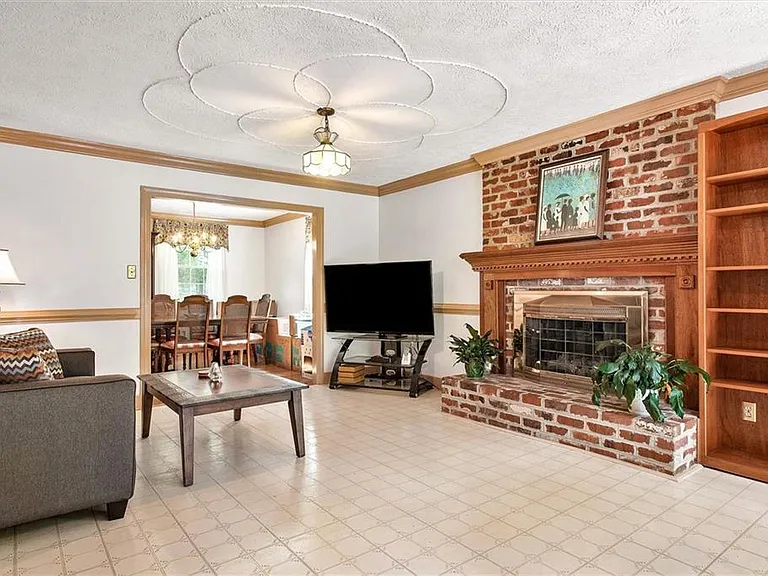 814 Duck Pond Rd — Photo 10
