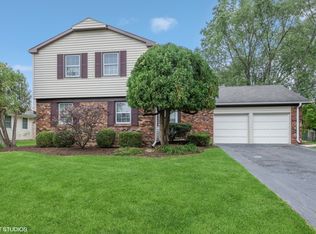 851 Silver Rock Ln, Buffalo Grove, IL 60089