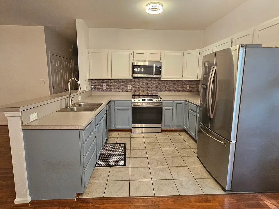 332 Summerville Ct #1