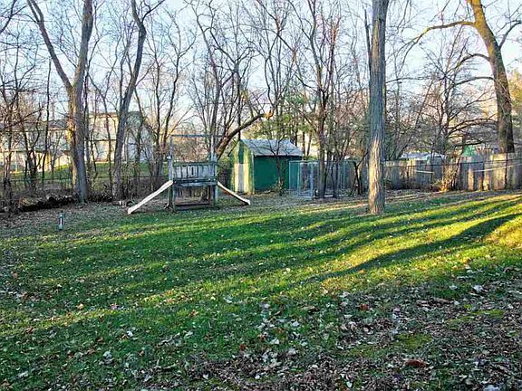 5th image of 4114 Eaton Dr