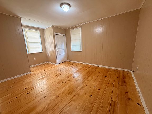 3rd image of 3874 Dalton St