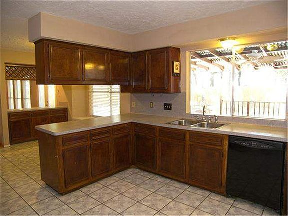 3rd image of 3215 Silver Falls Dr
