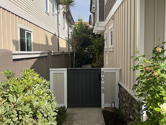 3rd image of 806 N Irena Ave