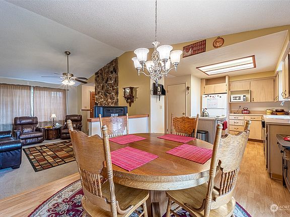 4th image of 15909 69th Avenue Ct E