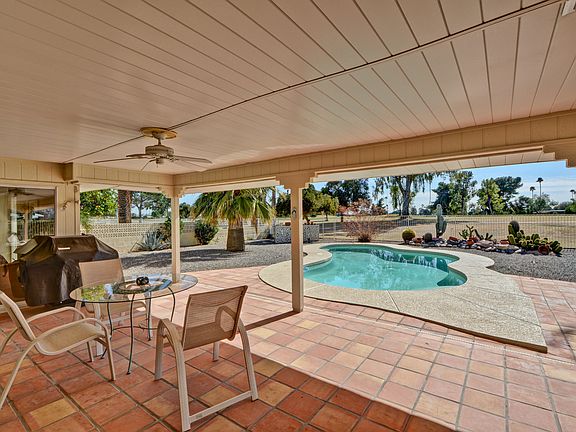 5th image of 9413 W Briarwood Cir