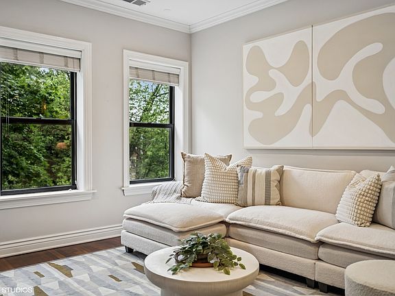4th image of 3539 N Lakewood Ave #3