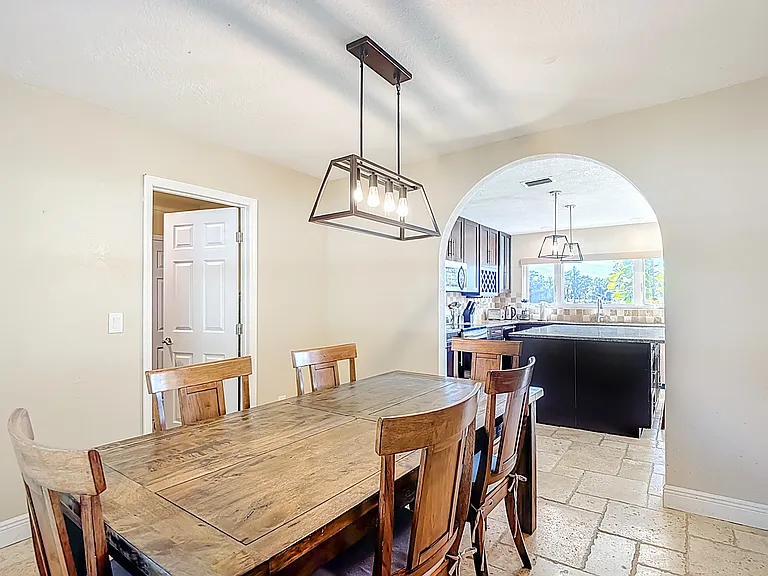 17208 Orangewood Dr — Photo 21