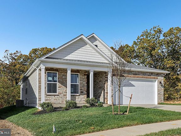 3rd image of 237 Hydrangea Way