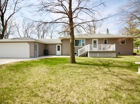 403 Ash Dr, Mooreton, ND 58061