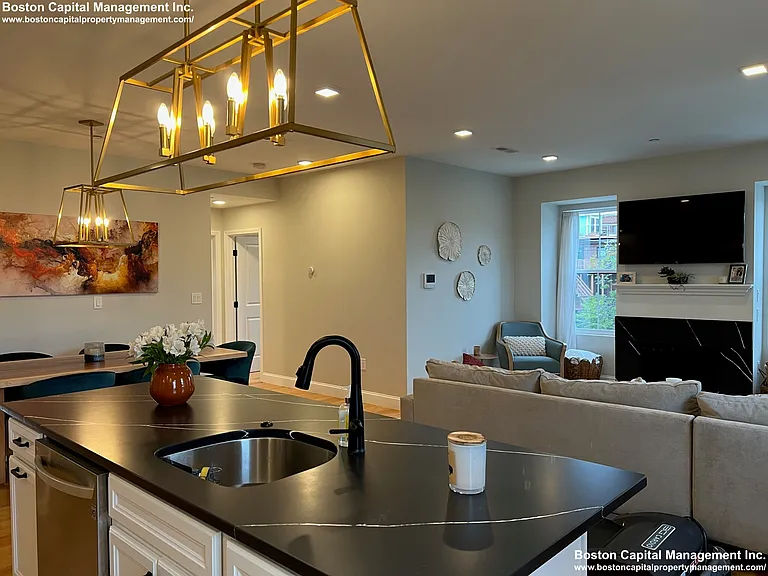 14 Williams St #4 — Photo 2