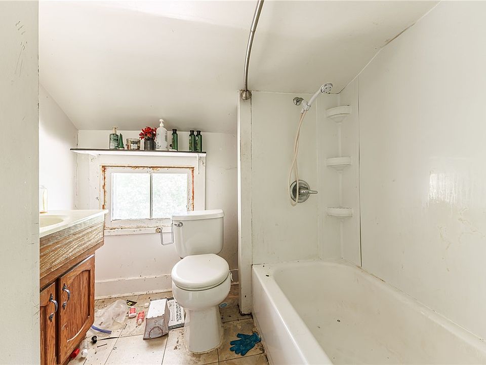 34th image of 17156 Ladue Rd