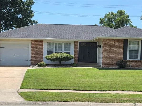 410 Palermo Dr, Ballwin, MO 63021